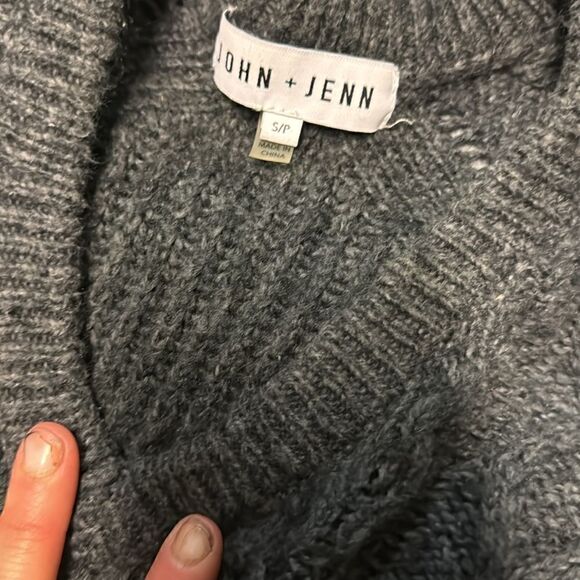 John + Jenn Small Grey Oversized V Neck Longsleeve Sweater - Picture 3 of 3